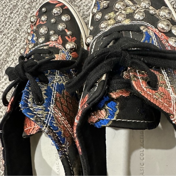 Studded embroidered sneakers - Picture 5 of 12